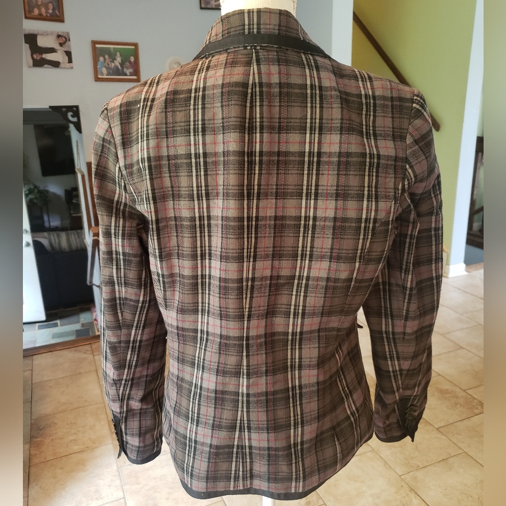 Blazer - Picture 2 of 3
